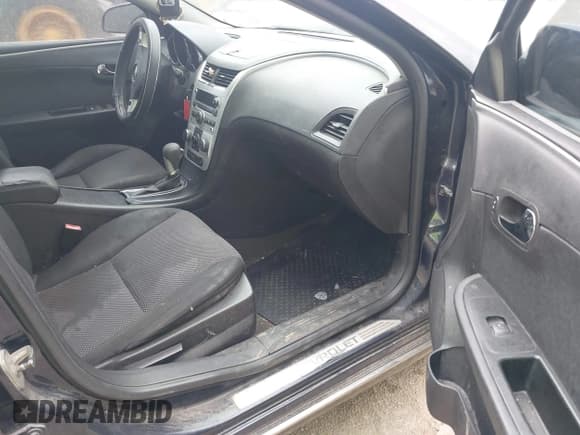 ✅ 2012 Chevrolet Malibu 1LT • VIN: 1G1ZC5E0XCF322563 • Lot: 39727617. Listed on IAAI with 129,179 mi. Free auction sales archive from the USA and detailed vehicle history report at DreamBid. Image 5.