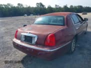 ✅ 1998 Lincoln Town Car Signature • VIN: 1LNFM82W8WY688852 • Lot: 42365729. Listed on IAAI with 194,232 mi. Free auction sales archive from the USA and detailed vehicle history report at DreamBid. Image 4.