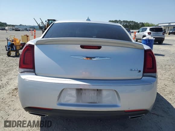✅ 2020 Chrysler 300 S • VIN: 2C3CCABT1LH137356 • Лот: 52389755. Опубликован ранее на Copart с пробегом 62 555 миль. Бесплатный доступ к архиву аукционных продаж из США и подробный отчёт об истории автомобиля на DreamBid. Изображение 6.