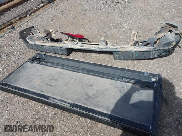 ✅ 2015 GMC Sierra 1500 Denali • VIN: 3GTU2WEJ8FG247139 • Lot: 41788277. Listed on IAAI with 154,859 mi. Free auction sales archive from the USA and detailed vehicle history report at DreamBid. Image 12.