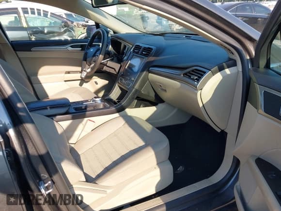 ✅ 2020 Ford Fusion SE • VIN: 3FA6P0LU2LR213076 • Лот: 43207269. Опубликован ранее на IAAI с пробегом 131 047 миль. Бесплатный доступ к архиву аукционных продаж из США и подробный отчёт об истории автомобиля на DreamBid. Изображение 5.