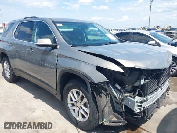 ✅ 2018 Chevrolet Traverse LT Cloth • VIN: 1GNERGKWXJJ266604 • Lot: 42862735. Wystawiony na IAAI z przebiegiem 21 815 mil. Bezpłatny archiwum sprzedaży aukcyjnych z USA i szczegółowy raport historii pojazdu na DreamBid. Zdjęcie 1.