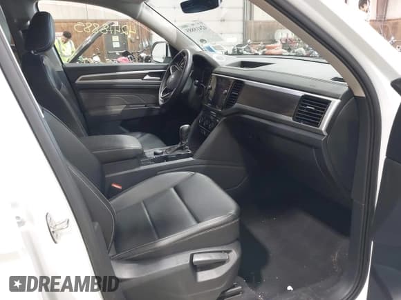 ✅ 2023 Volkswagen Atlas SE • VIN: 1V2HR2CA4PC556781 • Lot: 42418885. Wystawiony na IAAI z przebiegiem 35 820 mil. Bezpłatny archiwum sprzedaży aukcyjnych z USA i szczegółowy raport historii pojazdu na DreamBid. Zdjęcie 5.