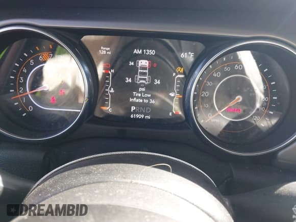 ✅ 2020 Jeep Wrangler Sport S • VIN: 1C4GJXAN3LW266757 • Lot: 43497718. Wystawiony na IAAI z przebiegiem 61 909 mil. Bezpłatny archiwum sprzedaży aukcyjnych z USA i szczegółowy raport historii pojazdu na DreamBid. Zdjęcie 7.