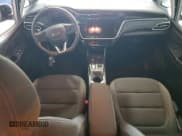 ✅ 2023 Chevrolet Bolt EV 1LT • VIN: 1G1FW6S04P4174044 • Lot: 63600244. Wystawiony na Copart z przebiegiem 10 766 mil. Bezpłatny archiwum sprzedaży aukcyjnych z USA i szczegółowy raport historii pojazdu na DreamBid. Zdjęcie 8.