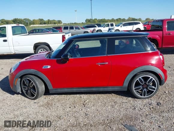 ✅ 2015 MINI Hardtop S • VIN: WMWXP7C53F2C60402 • Lot: 43470552. Listed on IAAI with 37,987 mi. Free auction sales archive from the USA and detailed vehicle history report at DreamBid. Image 15.