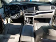 ✅ 2018 Toyota Highlander LE • VIN: 5TDZZRFH3JS254234 • Lot: 81393595. Wystawiony na Copart z przebiegiem 101 085 mil. Bezpłatny archiwum sprzedaży aukcyjnych z USA i szczegółowy raport historii pojazdu na DreamBid. Zdjęcie 8.