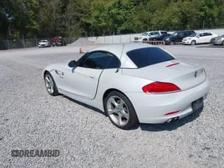 ✅ 2016 BMW Z4 sDrive28i • VIN: WBALL5C50GP557935 • Lot: 43256757. Wystawiony na IAAI z przebiegiem 110 380 mil. Bezpłatny archiwum sprzedaży aukcyjnych z USA i szczegółowy raport historii pojazdu na DreamBid. Zdjęcie 3.
