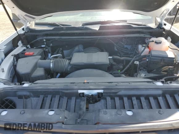 ✅ 2025 Chevrolet Silverado 2500HD Custom • VIN: 2GC4KME7XS1117990 • Lot: 57278315. Wystawiony na Copart z przebiegiem 12 242 mil. Bezpłatny archiwum sprzedaży aukcyjnych z USA i szczegółowy raport historii pojazdu na DreamBid. Zdjęcie 11.