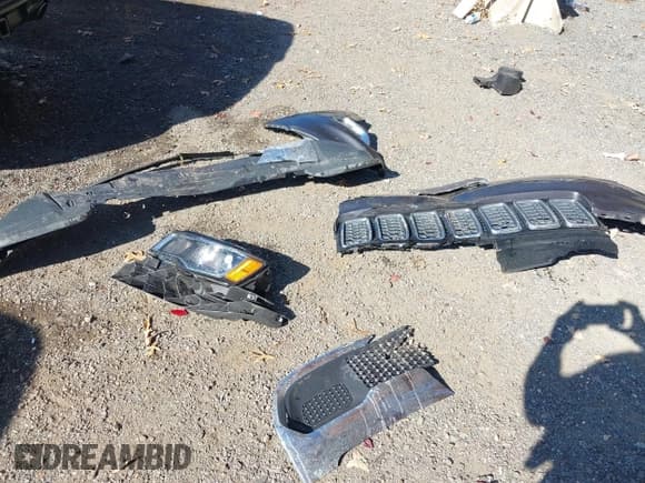 ✅ 2020 Jeep Grand Cherokee Limited • VIN: 1C4RJFBG1LC193568 • Lot: 43515143. Wystawiony na IAAI z przebiegiem 126 057 mil. Bezpłatny archiwum sprzedaży aukcyjnych z USA i szczegółowy raport historii pojazdu na DreamBid. Zdjęcie 12.