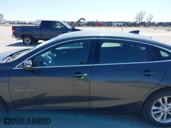 2018 Chevrolet Malibu LT z VIN 1G1ZD5ST8JF137789, wystawiony jako IAAI lot #41968346 z przebiegiem 120 638 mil mil oraz . Historia ofert i sprzedaży dostępna na DreamBid. Obrazek 15.