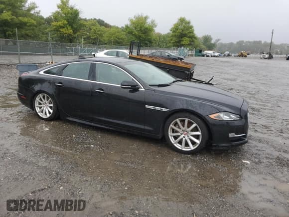 ✅ 2016 Jaguar XJ R-Sport • VIN: SAJWJ1CD7G8V95129 • Лот: 73569464. Опубликован ранее на Copart с пробегом 143 740 миль. Бесплатный доступ к архиву аукционных продаж из США и подробный отчёт об истории автомобиля на DreamBid. Изображение 4.