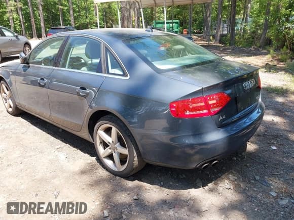 ✅ 2010 Audi A4 Premium Plus • VIN: WAUEFAFL8AN054143 • Lot: 42833312. Wystawiony na IAAI z przebiegiem 225 713 mil. Bezpłatny archiwum sprzedaży aukcyjnych z USA i szczegółowy raport historii pojazdu na DreamBid. Zdjęcie 3.