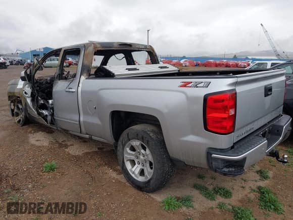 ✅ 2019 Chevrolet Silverado 1500 LT • VIN: 2GCVKPEC1K1169432 • Lot: 43174619. Wystawiony na IAAI z przebiegiem 99 402 mil. Bezpłatny archiwum sprzedaży aukcyjnych z USA i szczegółowy raport historii pojazdu na DreamBid. Zdjęcie 3.