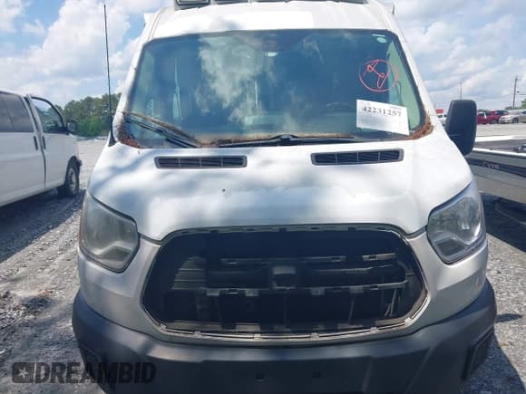 ✅ 2017 Ford Transit • VIN: 1FDYR2CM2HKA82358 • Lot: 42231257. Listed on IAAI with 271,518 mi. Free auction sales archive from the USA and detailed vehicle history report at DreamBid. Image 12.