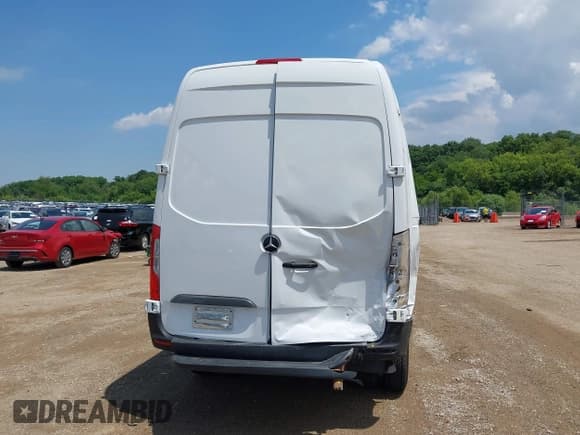 ✅ 2019 Freightliner Sprinter • VIN: WDRPF0CD0KT003350 • Лот: 42686483. Опубликован ранее на IAAI с пробегом 128 326 миль. Бесплатный доступ к архиву аукционных продаж из США и подробный отчёт об истории автомобиля на DreamBid. Изображение 16.