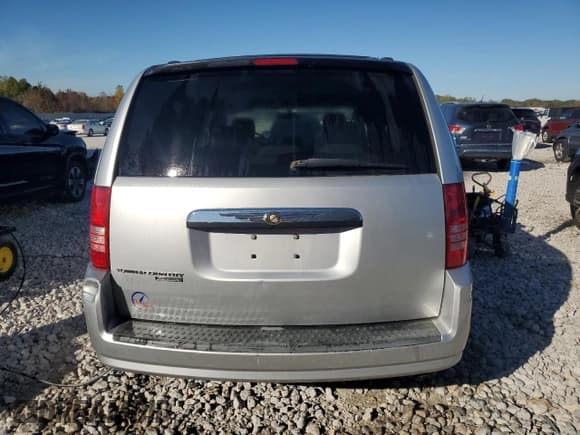 ✅ 2008 Chrysler Town & Country Touring • VIN: 2A8HR54P28R658569 • Лот: 86882685. Опубликован ранее на Copart с пробегом 138 330 миль. Бесплатный доступ к архиву аукционных продаж из США и подробный отчёт об истории автомобиля на DreamBid. Изображение 6.