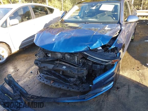 ✅ 2019 Volkswagen Jetta SEL Premium • VIN: 3VWGB7BUXKM186161 • Lot: 43449303. Wystawiony na IAAI z przebiegiem 111 412 mil. Bezpłatny archiwum sprzedaży aukcyjnych z USA i szczegółowy raport historii pojazdu na DreamBid. Zdjęcie 6.