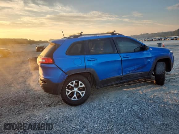 ✅ 2018 Jeep Cherokee Trailhawk • VIN: 1C4PJMBXXJD619941 • Lot: 83754425. Listed on Copart with 65,252 mi. Free auction sales archive from the USA and detailed vehicle history report at DreamBid. Image 3.