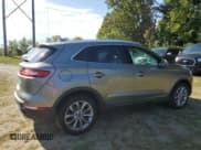 ✅ 2017 Lincoln MKC Select • VIN: 5LMCJ2D98HUL57289 • Лот: 80944775. Опубликован ранее на Copart с пробегом 87 570 миль. Бесплатный доступ к архиву аукционных продаж из США и подробный отчёт об истории автомобиля на DreamBid. Изображение 4.