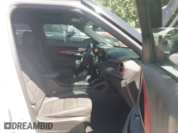 2025 Chevrolet TrailBlazer RS с VIN KL79MUSLXSB136585, выставлен на аукционе IAAI как лот 42285449 с пробегом 5 944 миль миль и . История ставок и продаж доступна на DreamBid. Изображение 5.