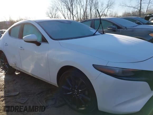 ✅ 2021 Mazda 3 Premium • VIN: JM1BPBML4M1304565 • Lot: 41787436. Wystawiony na IAAI z przebiegiem 49 283 mil. Bezpłatny archiwum sprzedaży aukcyjnych z USA i szczegółowy raport historii pojazdu na DreamBid. Zdjęcie 13.