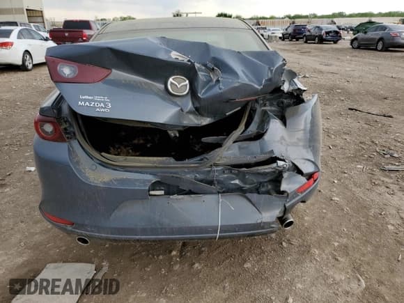 ✅ 2023 Mazda 3 S Carbon Edition • VIN: 3MZBPBCM3PM359734 • Lot: 53842145. Wystawiony na Copart z przebiegiem 38 870 mil. Bezpłatny archiwum sprzedaży aukcyjnych z USA i szczegółowy raport historii pojazdu na DreamBid. Zdjęcie 6.