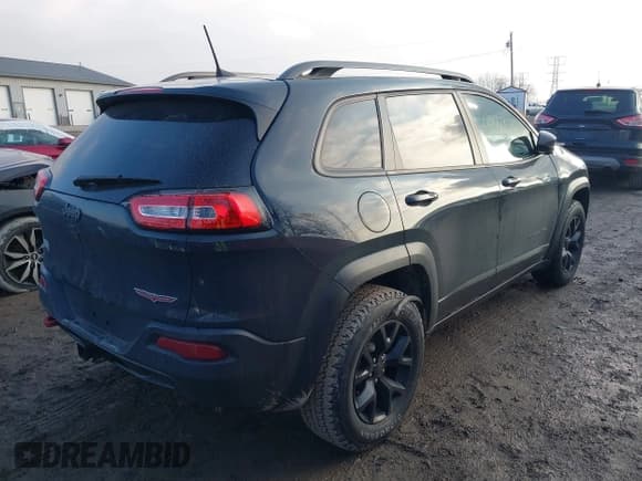 ✅ 2017 Jeep Cherokee Trailhawk • VIN: 1C4PJMBS4HW647852 • Lot: 41192324. Wystawiony na IAAI z przebiegiem 116 429 mil. Bezpłatny archiwum sprzedaży aukcyjnych z USA i szczegółowy raport historii pojazdu na DreamBid. Zdjęcie 4.