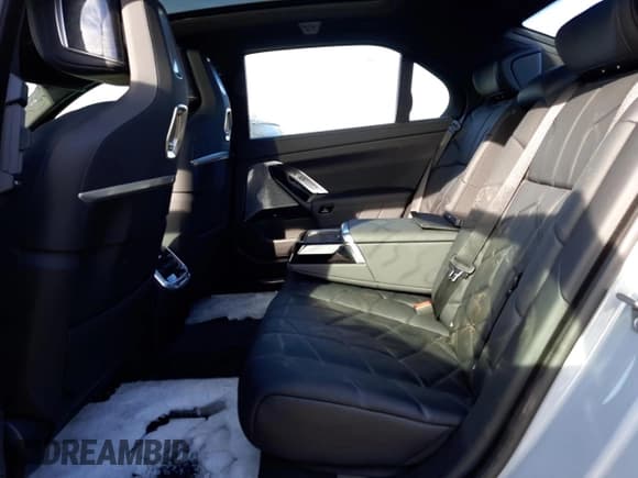 ✅ 2023 BMW 7 Series 760i xDrive • VIN: WBA33EJ04PCL61978 • Лот: 73324612. Опубликован ранее на Copart с пробегом Не указан. Бесплатный доступ к архиву аукционных продаж из США и подробный отчёт об истории автомобиля на DreamBid. Изображение 10.