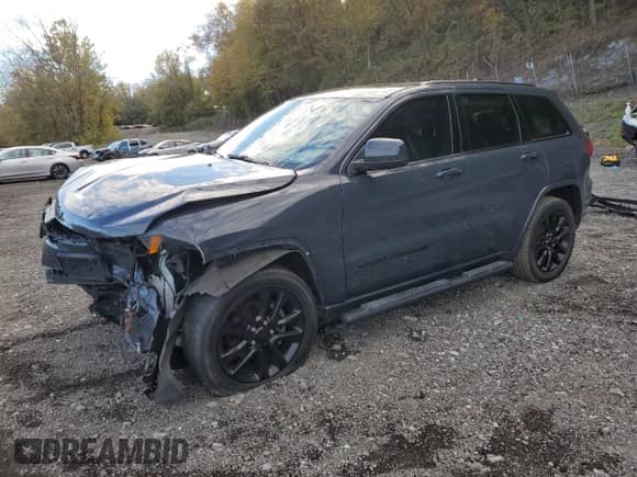 2018 Jeep Grand Cherokee Altitude z VIN 1C4RJFAG3JC332047, wystawiony jako Copart lot #86796385 z przebiegiem 123 992 mil mil oraz Szkoda całkowita • Salvage title. Historia ofert i sprzedaży dostępna na DreamBid. Obrazek 1.