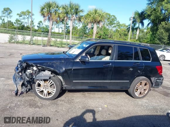 ✅ 2014 Mercedes-Benz GLK 350 • VIN: WDCGG5HB4EG320380 • Lot: 43267327. Listed on IAAI with Not provided. Free auction sales archive from the USA and detailed vehicle history report at DreamBid. Image 14.