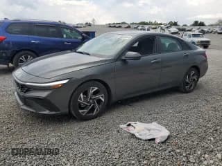 ✅ 2025 Hyundai Elantra SEL Sport • VIN: KMHLM4DGXSU987035 • Lot: 68815645. Wystawiony na Copart z przebiegiem 7 889 mil. Bezpłatny archiwum sprzedaży aukcyjnych z USA i szczegółowy raport historii pojazdu na DreamBid. Zdjęcie 1.