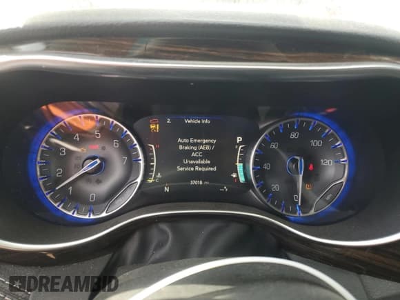 ✅ 2022 Chrysler Pacifica Limited • VIN: 2C4RC1GGXNR194735 • Lot: 68197585. Listed on Copart with 37,018 mi. Free auction sales archive from the USA and detailed vehicle history report at DreamBid. Image 9.