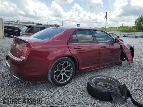✅ 2018 Chrysler 300 S • VIN: 2C3CCABT3JH283531 • Лот: 60153065. Опубликован ранее на Copart с пробегом 138 279 миль. Бесплатный доступ к архиву аукционных продаж из США и подробный отчёт об истории автомобиля на DreamBid. Изображение 3.
