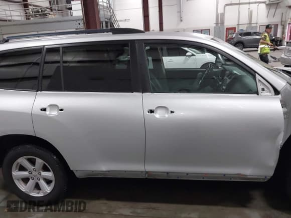 ✅ 2010 Toyota Highlander • VIN: 5TDBK3EH1AS018797 • Лот: 43653551. Опубликован ранее на IAAI с пробегом 222 338 миль. Бесплатный доступ к архиву аукционных продаж из США и подробный отчёт об истории автомобиля на DreamBid. Изображение 14.