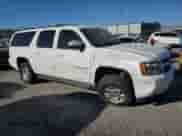 2014 Chevrolet Suburban LT z VIN 1GNSKJE70ER198068, wystawiony jako Copart lot #85145605 z przebiegiem 97 369 mil mil oraz Szkoda całkowita • Salvage title. Historia ofert i sprzedaży dostępna na DreamBid. Obrazek 4.