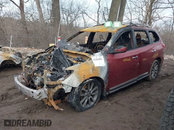 ✅ 2014 Nissan Pathfinder Platinum • VIN: 5N1AR2MN1EC601737 • Lot: 41465002. Listed on IAAI with 48,190 mi. Free auction sales archive from the USA and detailed vehicle history report at DreamBid. Image 2.