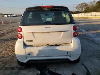 ✅ 2015 Smart fortwo Passion • VIN: WMEEJ3BA1FK811766 • Lot: 73584244. Wystawiony na Copart z przebiegiem 121 270 mil. Bezpłatny archiwum sprzedaży aukcyjnych z USA i szczegółowy raport historii pojazdu na DreamBid. Zdjęcie 6.