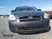 2008 Hyundai Accent GS z VIN KMHCM36C48U068659, wystawiony jako Copart lot #76048994 z przebiegiem 123 108 mil mil oraz Szkoda całkowita • Salvage title. Historia ofert i sprzedaży dostępna na DreamBid. Obrazek 5.