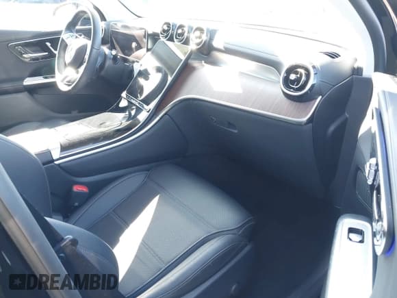 ✅ 2025 Mercedes-Benz GLC 350e • VIN: W1NKM5GB2SF291014 • Lot: 42628166. Wystawiony na IAAI z przebiegiem 8 347 mil. Bezpłatny archiwum sprzedaży aukcyjnych z USA i szczegółowy raport historii pojazdu na DreamBid. Zdjęcie 5.