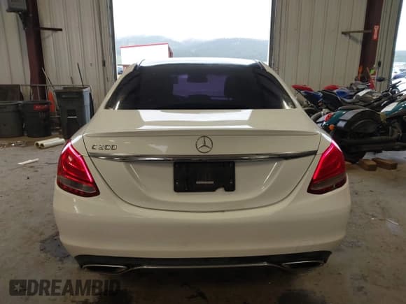 ✅ 2016 Mercedes-Benz C 300 • VIN: 55SWF4JB4GU119115 • Lot: 42258426. Wystawiony na IAAI z przebiegiem 88 765 mil. Bezpłatny archiwum sprzedaży aukcyjnych z USA i szczegółowy raport historii pojazdu na DreamBid. Zdjęcie 17.