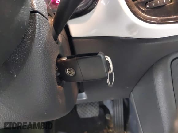 ✅ 2015 Volkswagen Beetle Fleet Edition • VIN: 3VWF17AT0FM601159 • Lot: 42127817. Listed on IAAI with 129,117 mi. Free auction sales archive from the USA and detailed vehicle history report at DreamBid. Image 11.