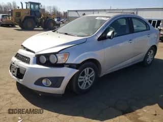 2012 Chevrolet Sonic LS с VIN 1G1JB5SH8C4112274, выставлен на аукционе Copart как лот 48847175 с пробегом Не указан миль и Списание • Salvage title. История ставок и продаж доступна на DreamBid. Изображение 1.