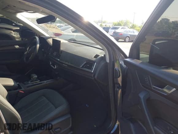 ✅ 2024 Audi Q5 Premium • VIN: WA1ABAFY2R2042246 • Лот: 42812622. Опубликован ранее на IAAI с пробегом 16 027 миль. Бесплатный доступ к архиву аукционных продаж из США и подробный отчёт об истории автомобиля на DreamBid. Изображение 5.