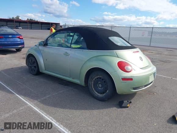 ✅ 2007 Volkswagen Beetle • VIN: 3VWSF31Y37M403164 • Лот: 43434020. Опубликован ранее на IAAI с пробегом 184 024 миль. Бесплатный доступ к архиву аукционных продаж из США и подробный отчёт об истории автомобиля на DreamBid. Изображение 3.