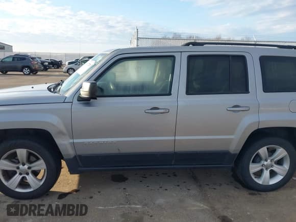 ✅ 2015 Jeep Patriot Latitude • VIN: 1C4NJPFAXFD149139 • Lot: 41637228. Listed on IAAI with 139,137 mi. Free auction sales archive from the USA and detailed vehicle history report at DreamBid. Image 14.