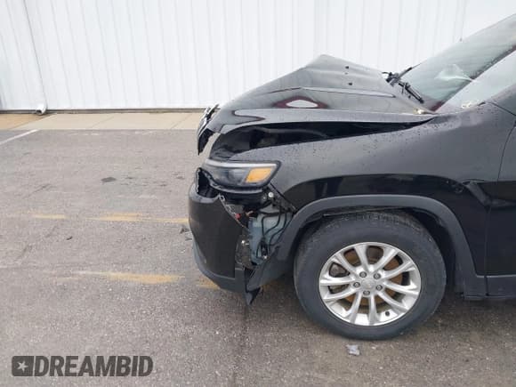 ✅ 2019 Jeep Cherokee Latitude • VIN: 1C4PJLCB3KD482551 • Lot: 43286563. Wystawiony na IAAI z przebiegiem 122 171 mil. Bezpłatny archiwum sprzedaży aukcyjnych z USA i szczegółowy raport historii pojazdu na DreamBid. Zdjęcie 6.