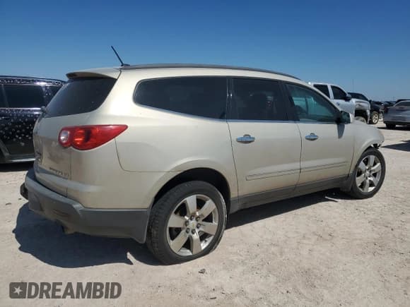 ✅ 2011 Chevrolet Traverse LTZ • VIN: 1GNKRLED5BJ381179 • Lot: 70874784. Wystawiony na Copart z przebiegiem 180 022 mil. Bezpłatny archiwum sprzedaży aukcyjnych z USA i szczegółowy raport historii pojazdu na DreamBid. Zdjęcie 3.