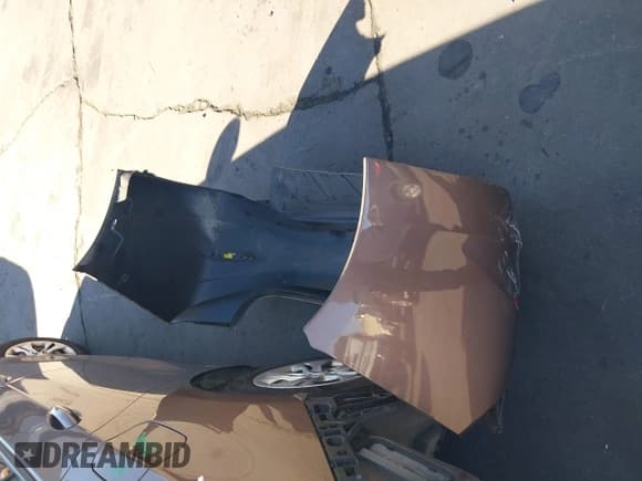 ✅ 2019 Chevrolet Cruze LS • VIN: 1G1BC5SMXK7126656 • Lot: 43546090. Listed on IAAI with 87,531 mi. Free auction sales archive from the USA and detailed vehicle history report at DreamBid. Image 12.