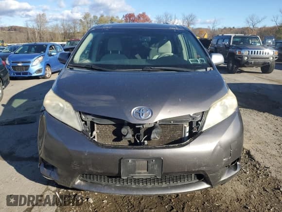 ✅ 2011 Toyota Sienna LE • VIN: 5TDJK3DC2BS028550 • Лот: 91227725. Опубликован ранее на Copart с пробегом 193 036 миль. Бесплатный доступ к архиву аукционных продаж из США и подробный отчёт об истории автомобиля на DreamBid. Изображение 5.